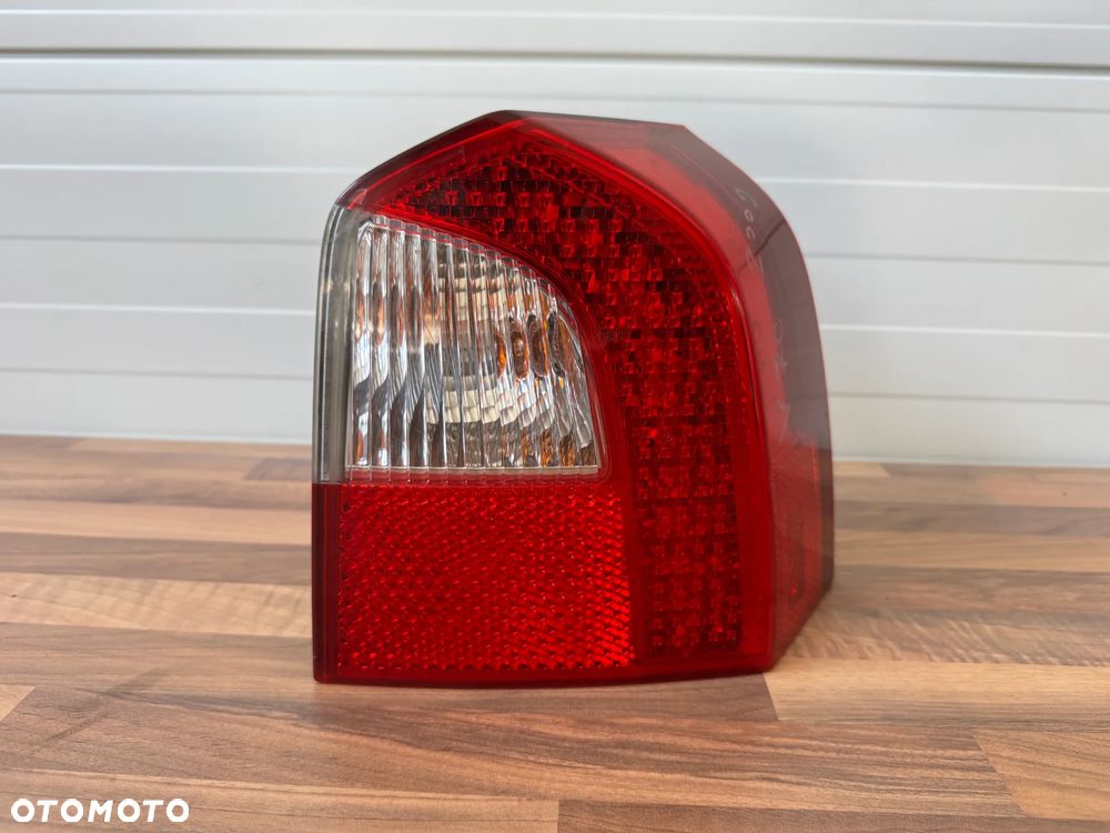 LAMPA TYŁ PRAWA VOLVO xc70 V70 III - 1