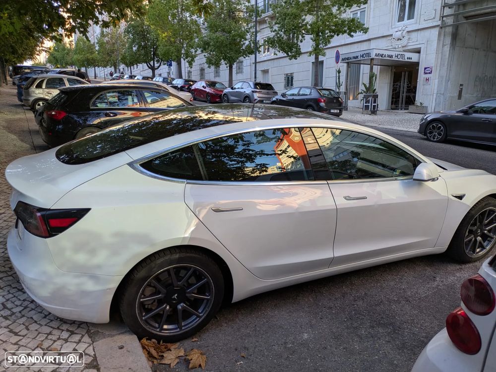 Tesla Model 3 - 4