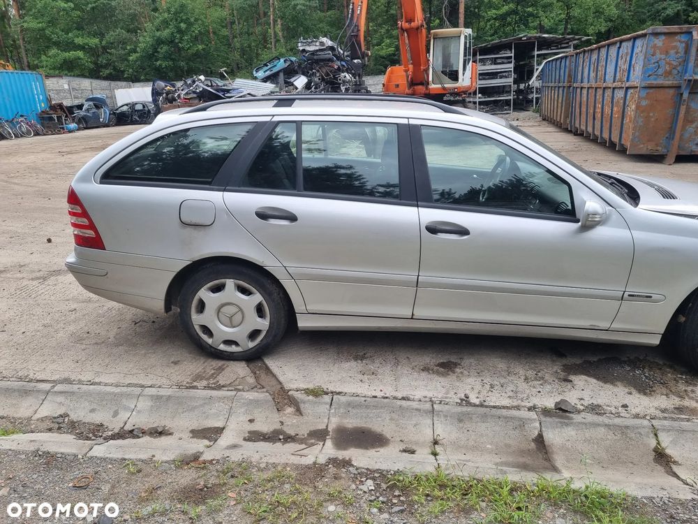 MERCEDES S203 00-04 2002 r. KOMBI C744 drzwi prawy przód prawe przednie * - 1