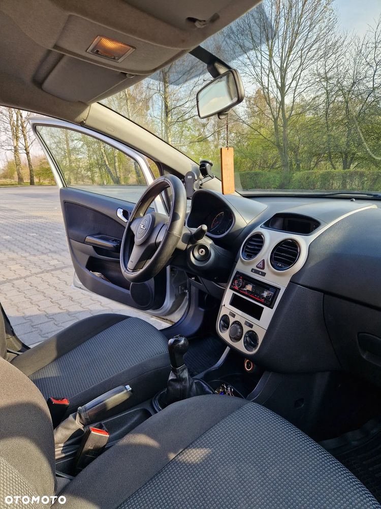 Opel Corsa 1.2 16V Essentia - 7