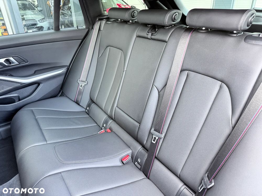 BMW Seria 3 320d xDrive M Sport - 35