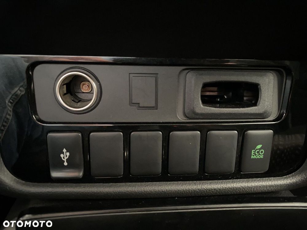Mitsubishi Outlander - 26