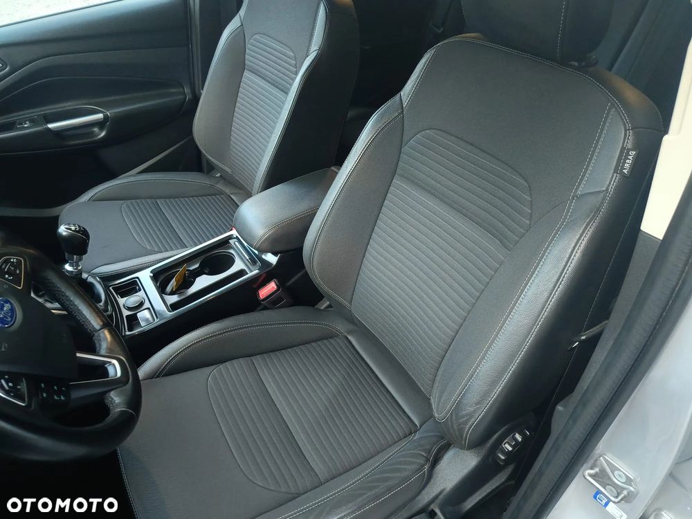 Ford Kuga 2.0 TDCi 4x2 Titanium - 10