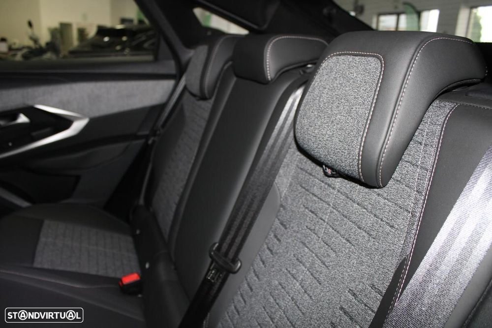 Peugeot e-3008 73 kWh Allure — fotografia 14