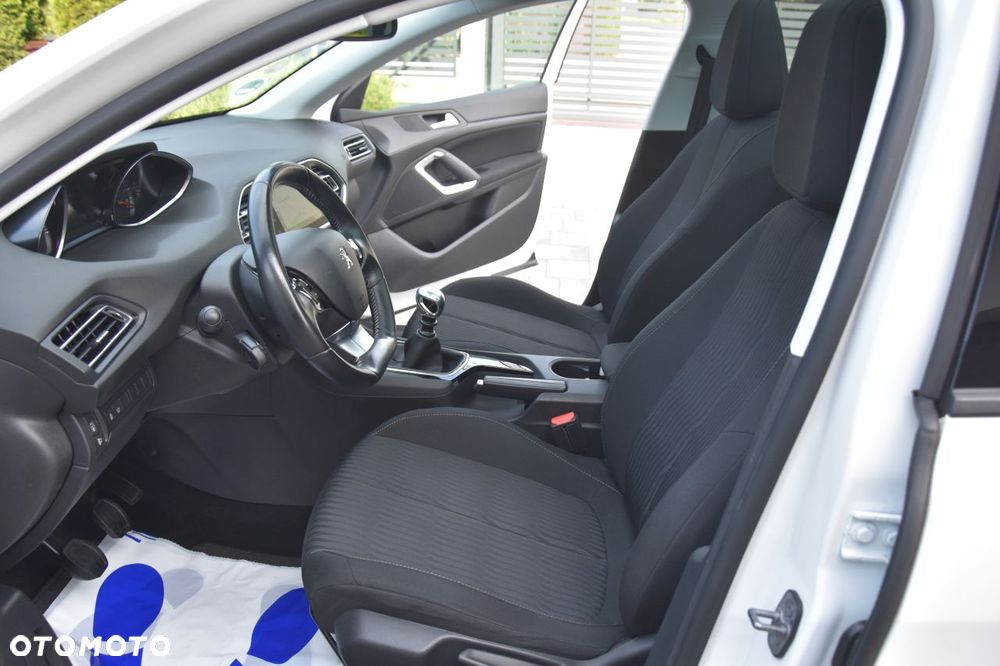 Peugeot 308 1.6 BlueHDi Allure S&S - 20