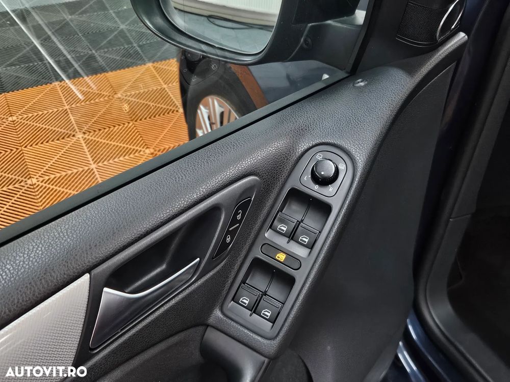 Volkswagen Golf 2.0 TDI DPF 4Motion Highline - 11
