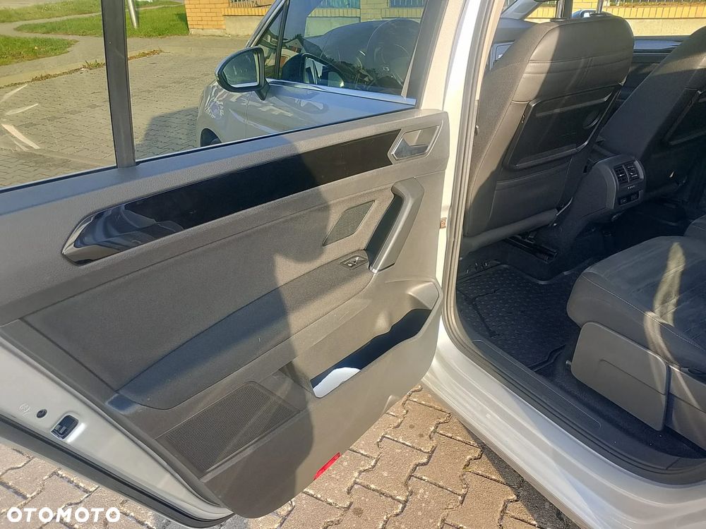 Volkswagen Touran - 22