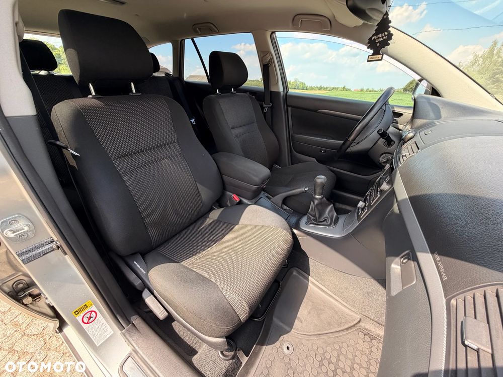 Toyota Avensis 1.8 VVT-i Luna - 25