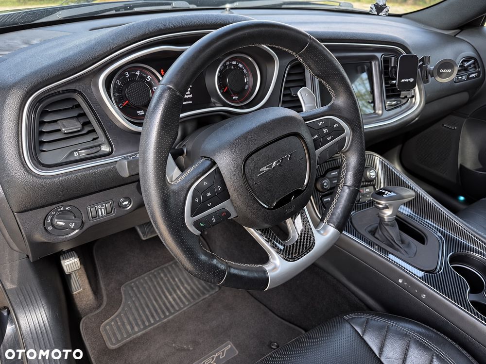Dodge Challenger - 17
