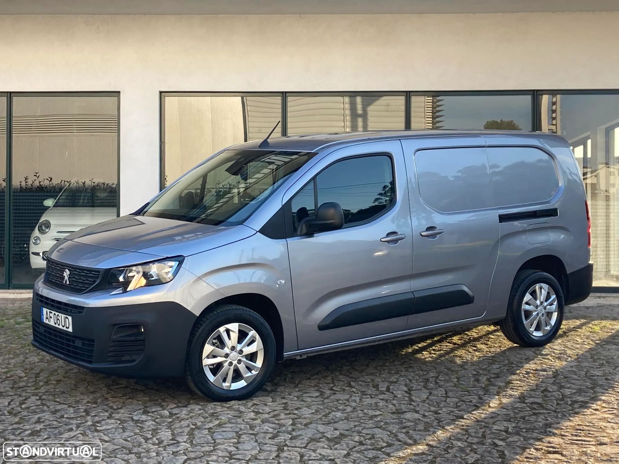 Peugeot Partner Asph. Longa 1.5 BlueHDi 130cv EAT8 (caixa automática) - 1