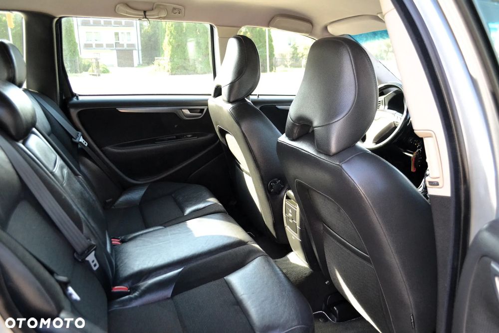 Volvo V70 D5 Momentum - 10