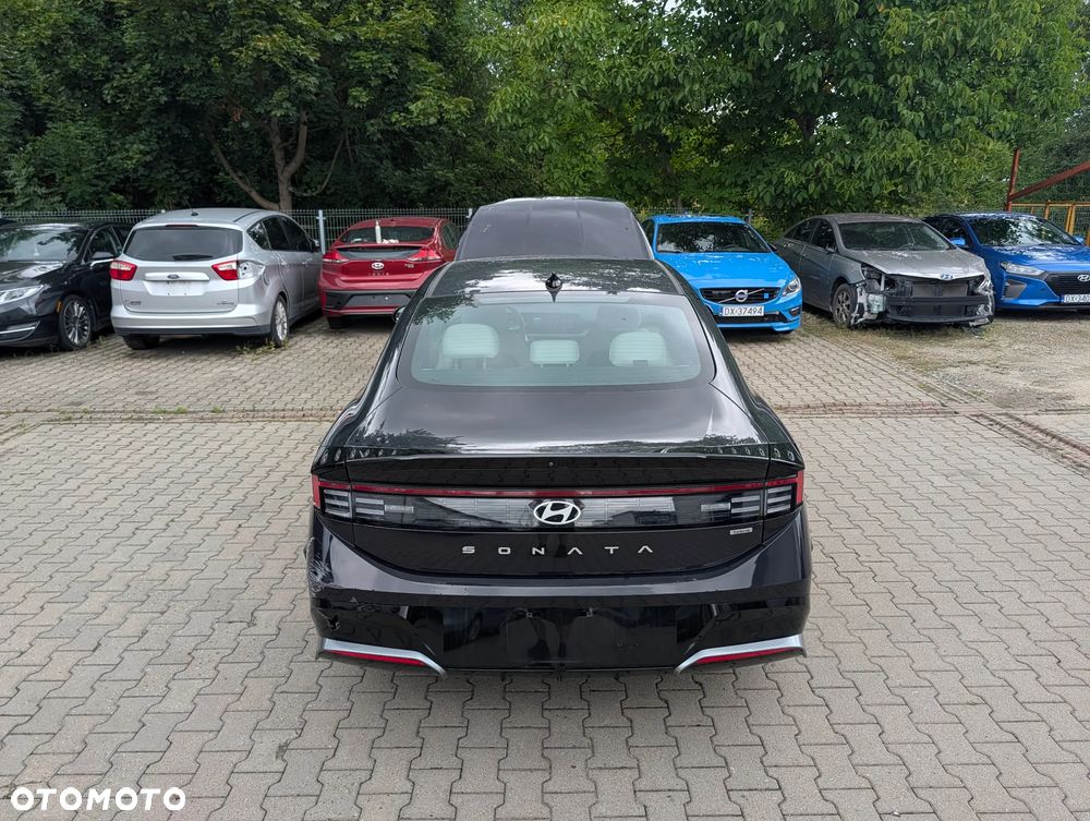 Hyundai Sonata - 8