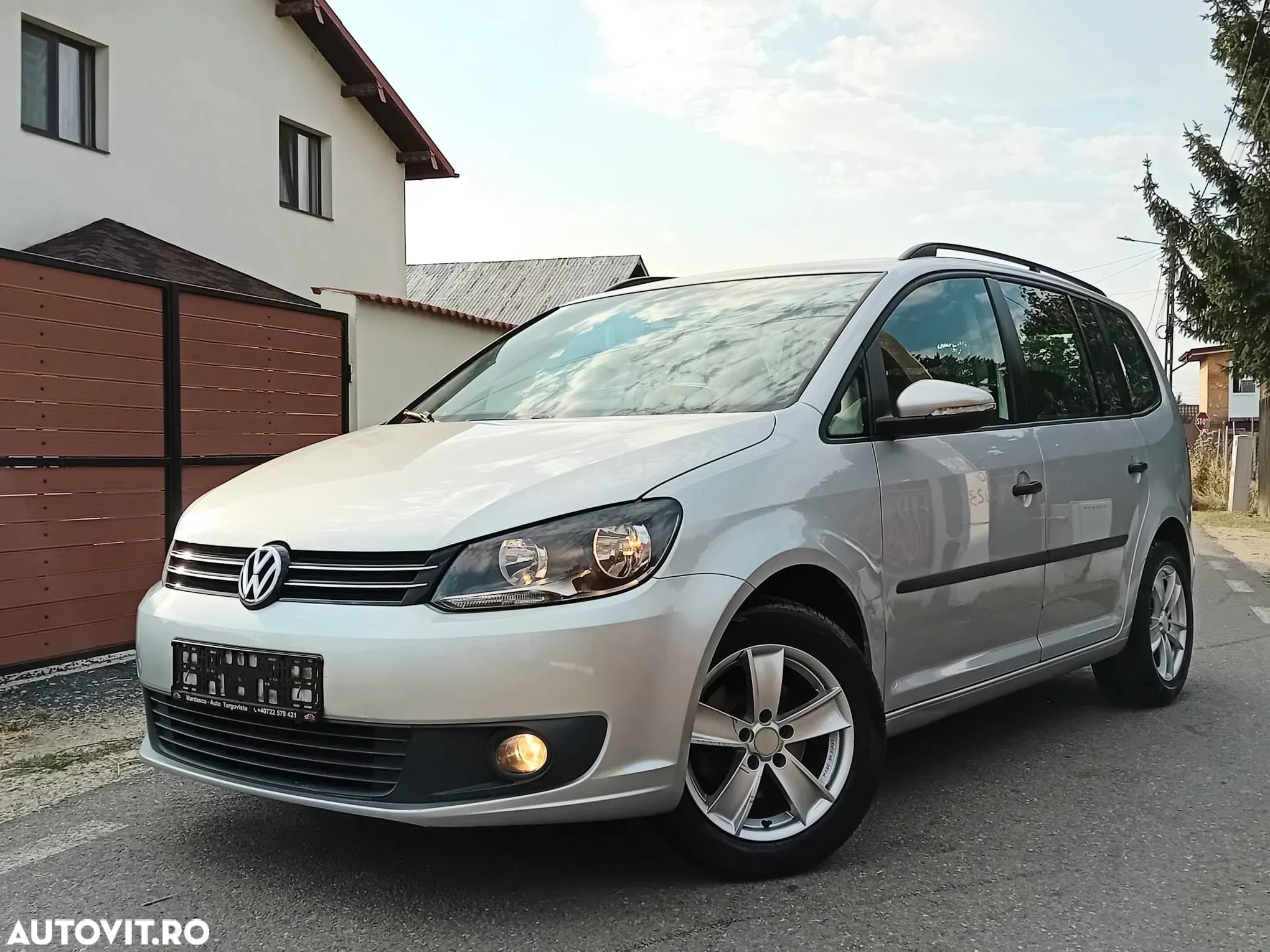 Volkswagen Touran 1.6 TDI DPF BlueMotion Technology DSG Comfortline - 1