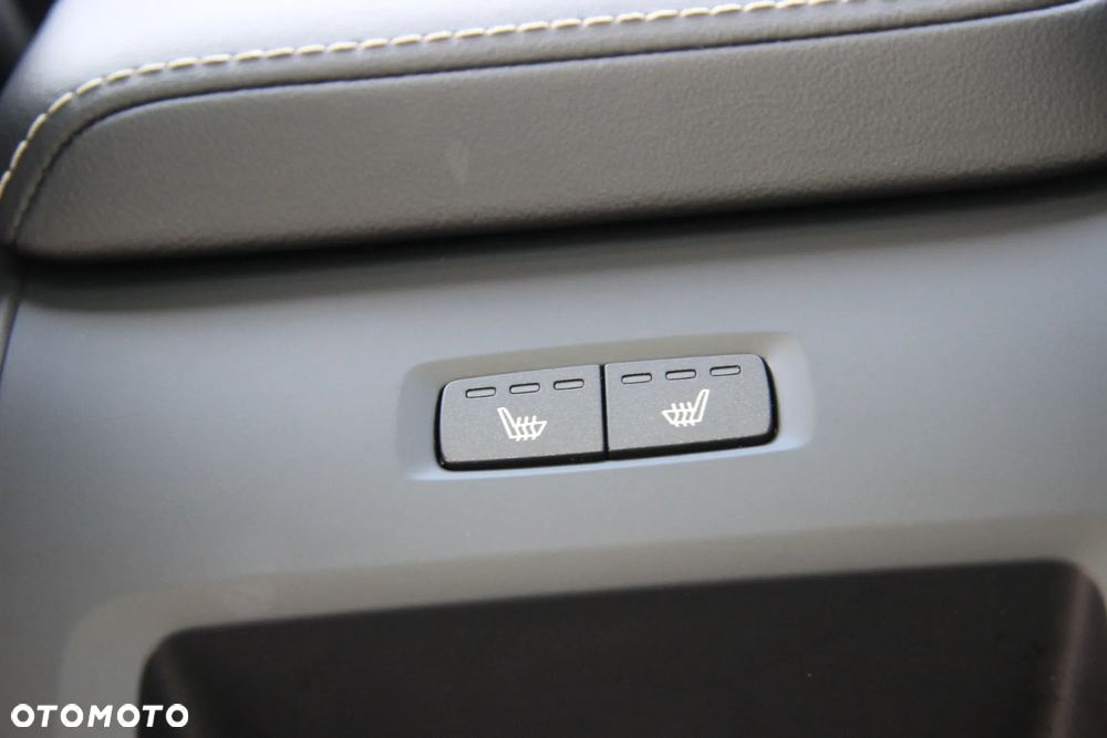 Volvo XC 60 B4 D AWD Plus Dark - 17