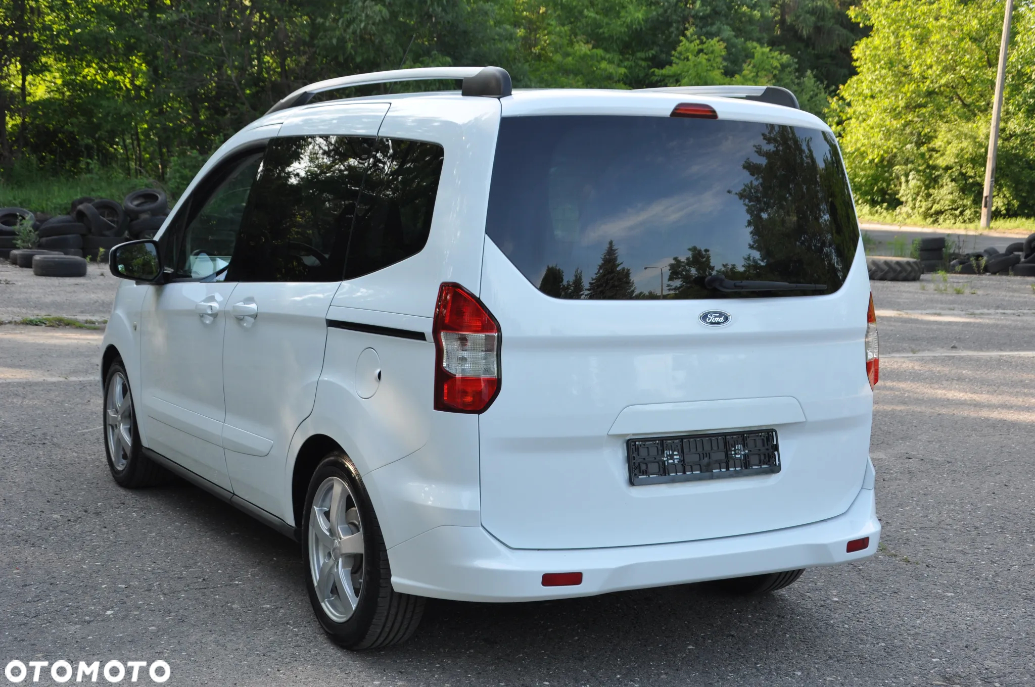 Ford Tourneo Courier - 16