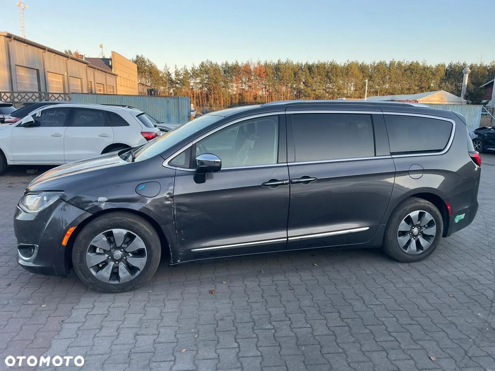 Chrysler Pacifica - 8