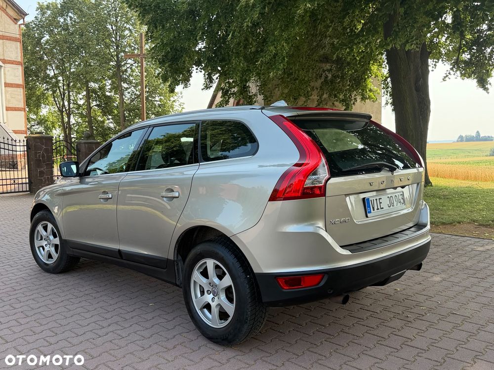 Volvo XC 60 2.0T Powershift Momentum - 12