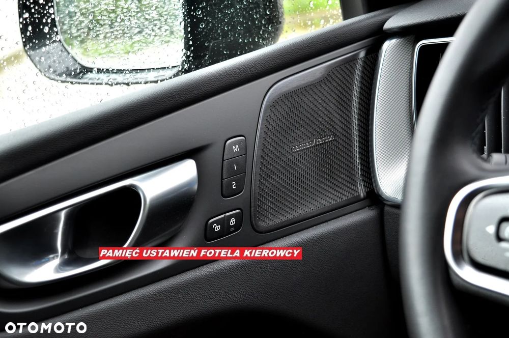 Volvo XC 60 B4 D Plus Dark - 22