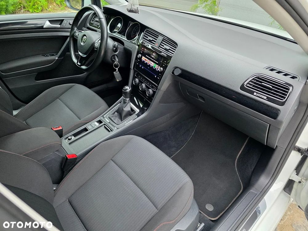 Volkswagen Golf 2.0 TDI Sound - 22