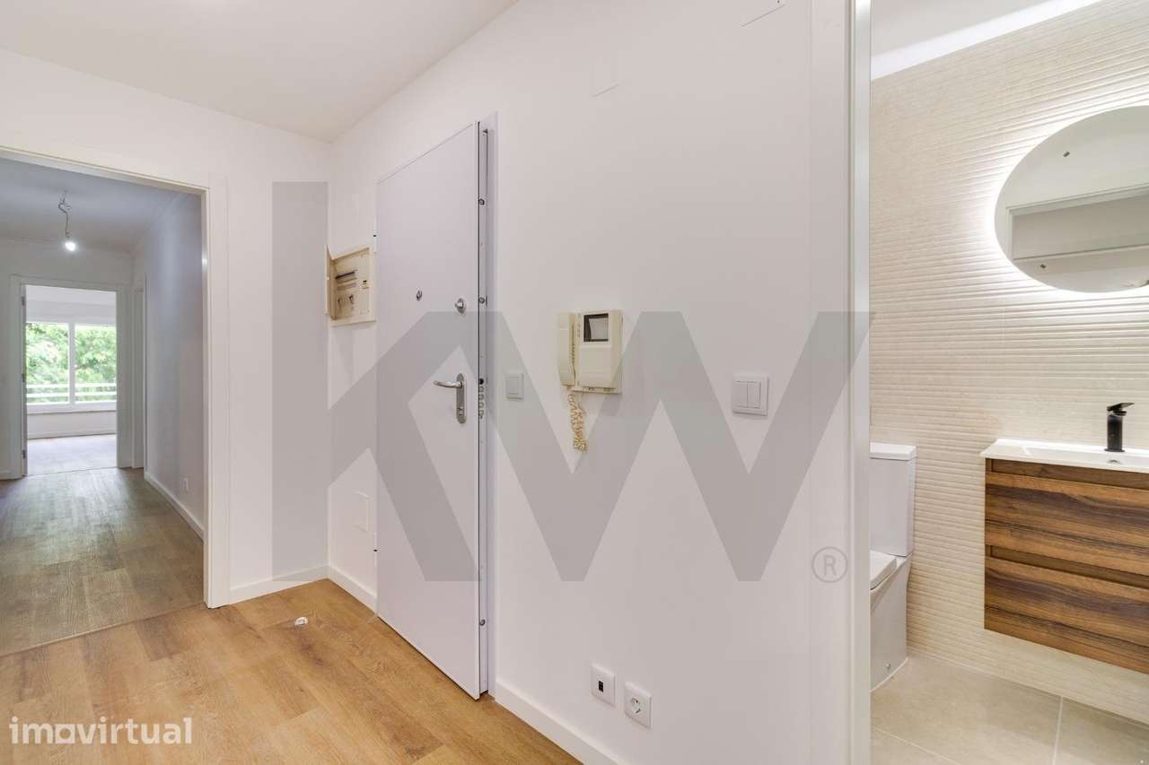 Apartamento T3 Renovado para Arrendamento nos Jardins da Parede - Grande imagem: 2/20