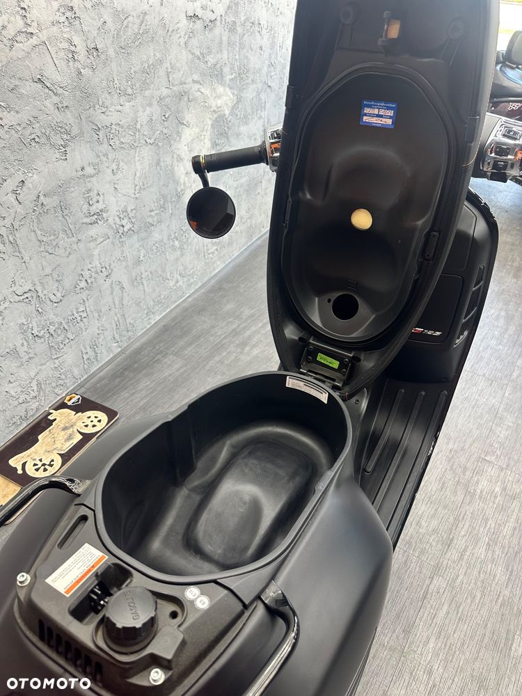 Vespa GTS - 19