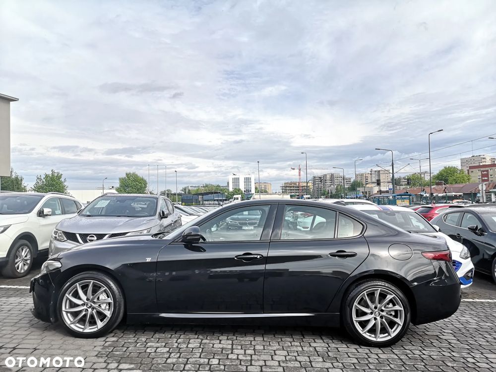 Alfa Romeo Giulia 2.0 Turbo 16V AT8-Q4 Ti - 6