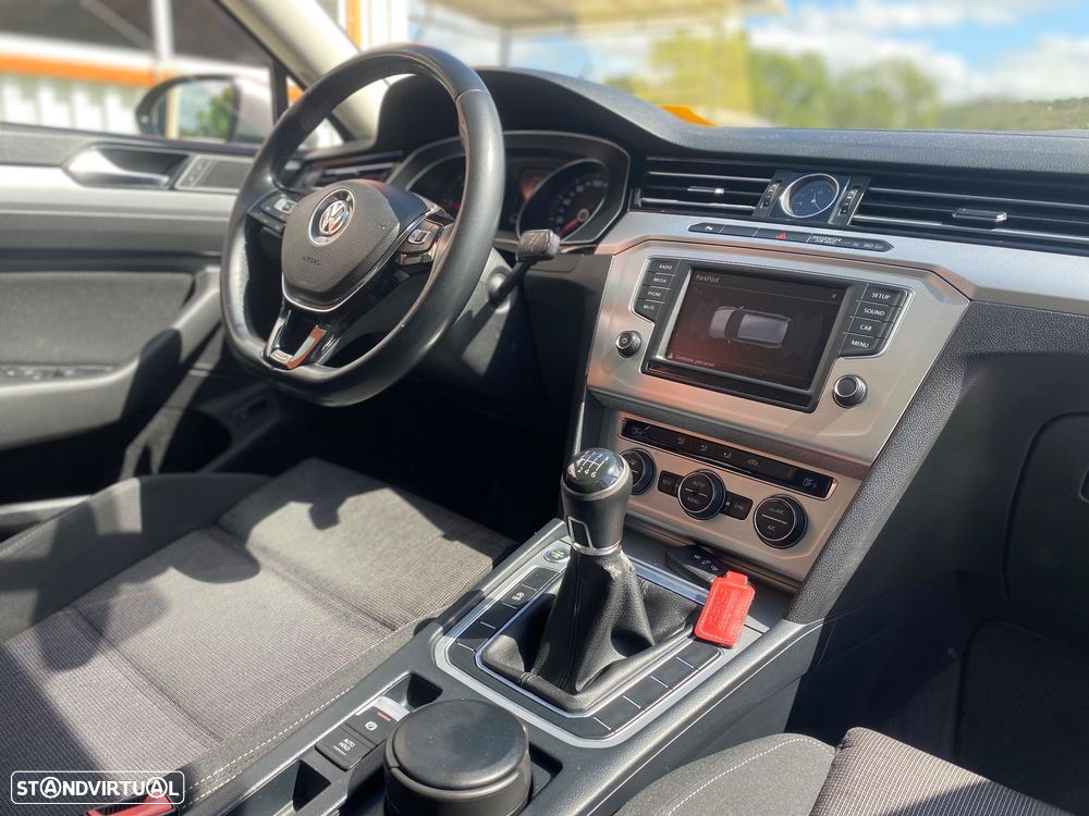 VW Passat Variant 1.6 TDI BlueMotion - 12