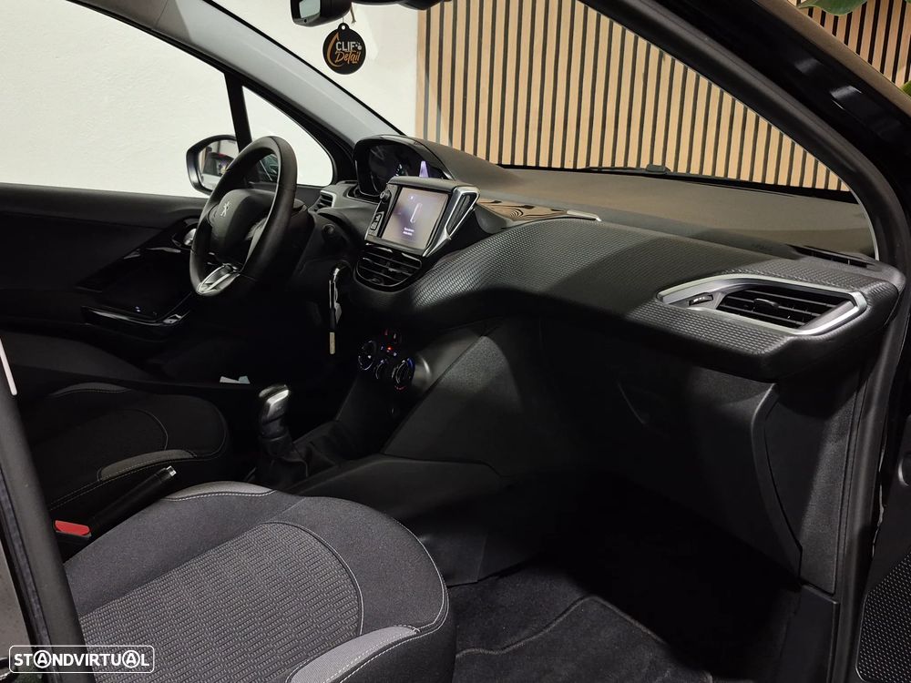 Peugeot 208 1.2 PureTech Style - 19