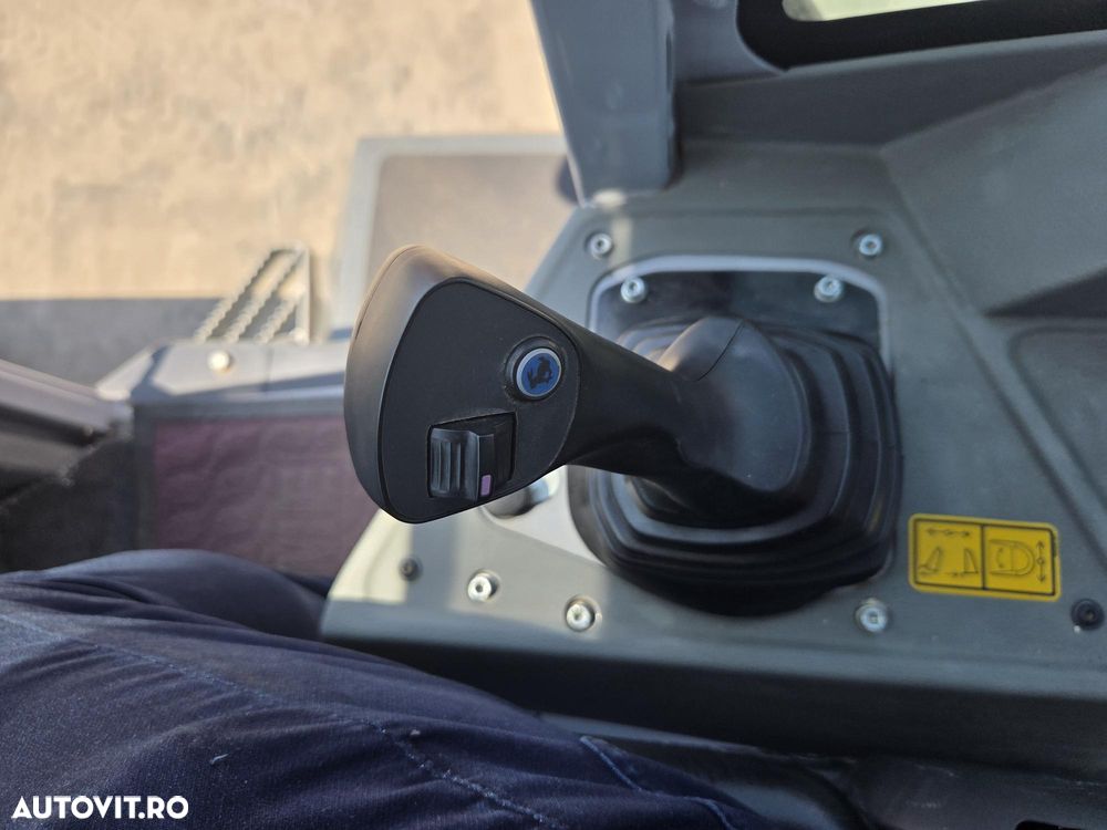 Wacker DUMPER 3 TONE, basculare LATARALA, CABINA cu aer conditionat, 2023, EX DEMO cu 152 ore, anv 98% ok, motor Perkins 50CP, lungime 3,7m, inaltime 2,8m, latime 1,8m, Masa operationala 5,8t, masa propie 2,8t, leasing 4 ani-CA NOU-PROMOTIE 26.900Eur+Tva - 18