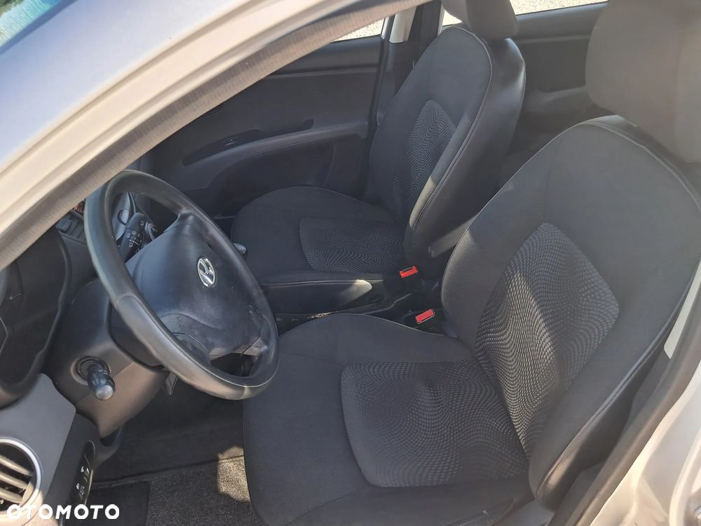 Hyundai i10 1.1 FIFA WM Edition - 9