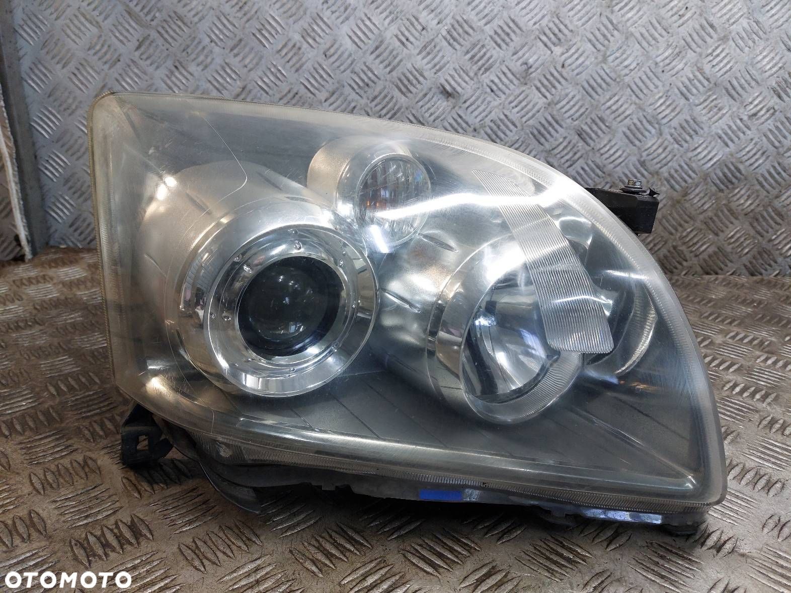 LAMPA PRAWY PRZÓD TOYOTA AVENSIS T25 LIFT EU EUROPA - 1