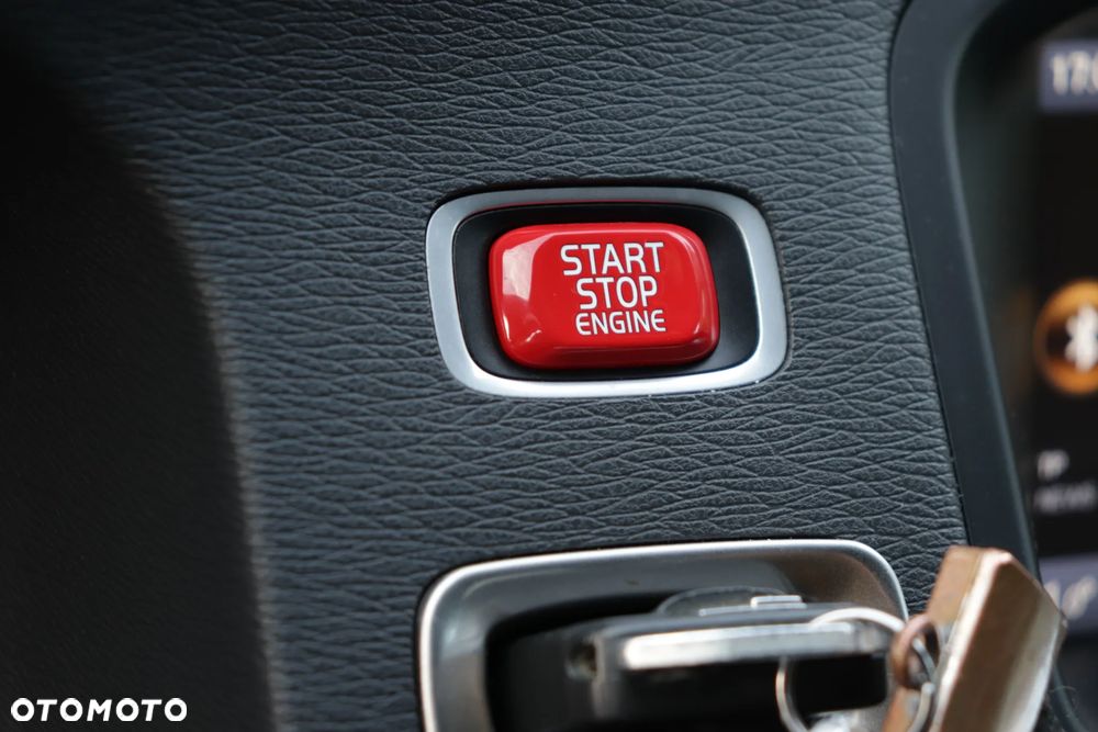Volvo V60 D3 Momentum - 25