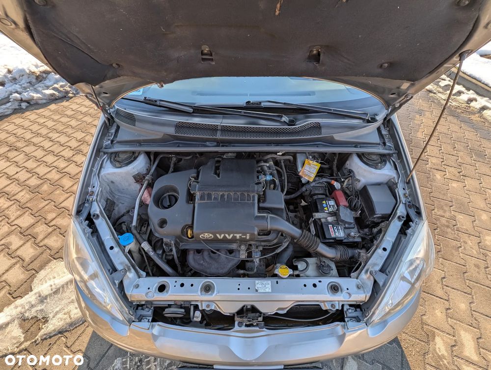 Toyota Yaris 1.3 - 17