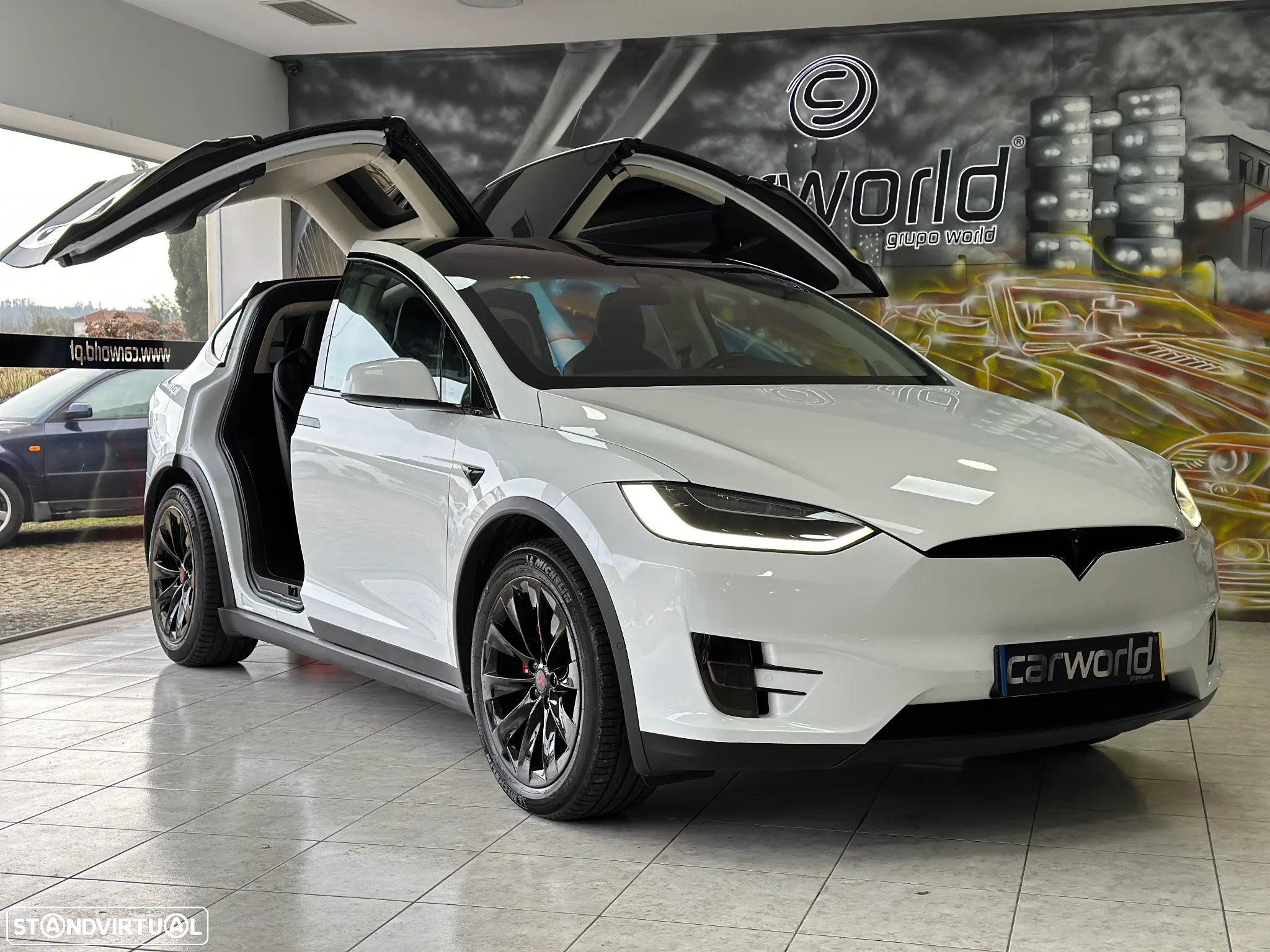 Tesla Model X - 13