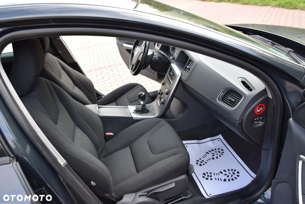 Volvo V60 D2 Edition - 17