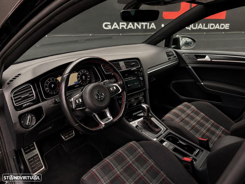 Volkswagen Golf GTI 2.0 TSI OPF DSG Performance — fotografia 11