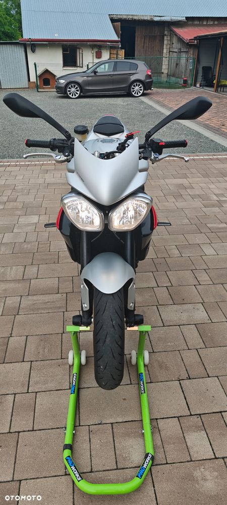 Triumph Street Triple - 10