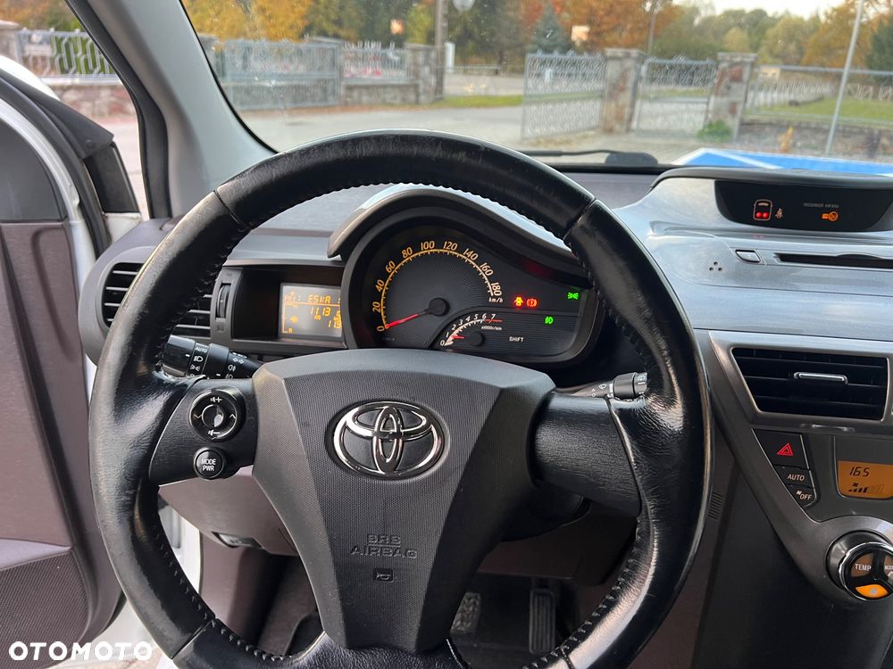 Toyota iQ 1.0 Sol EU5 - 24