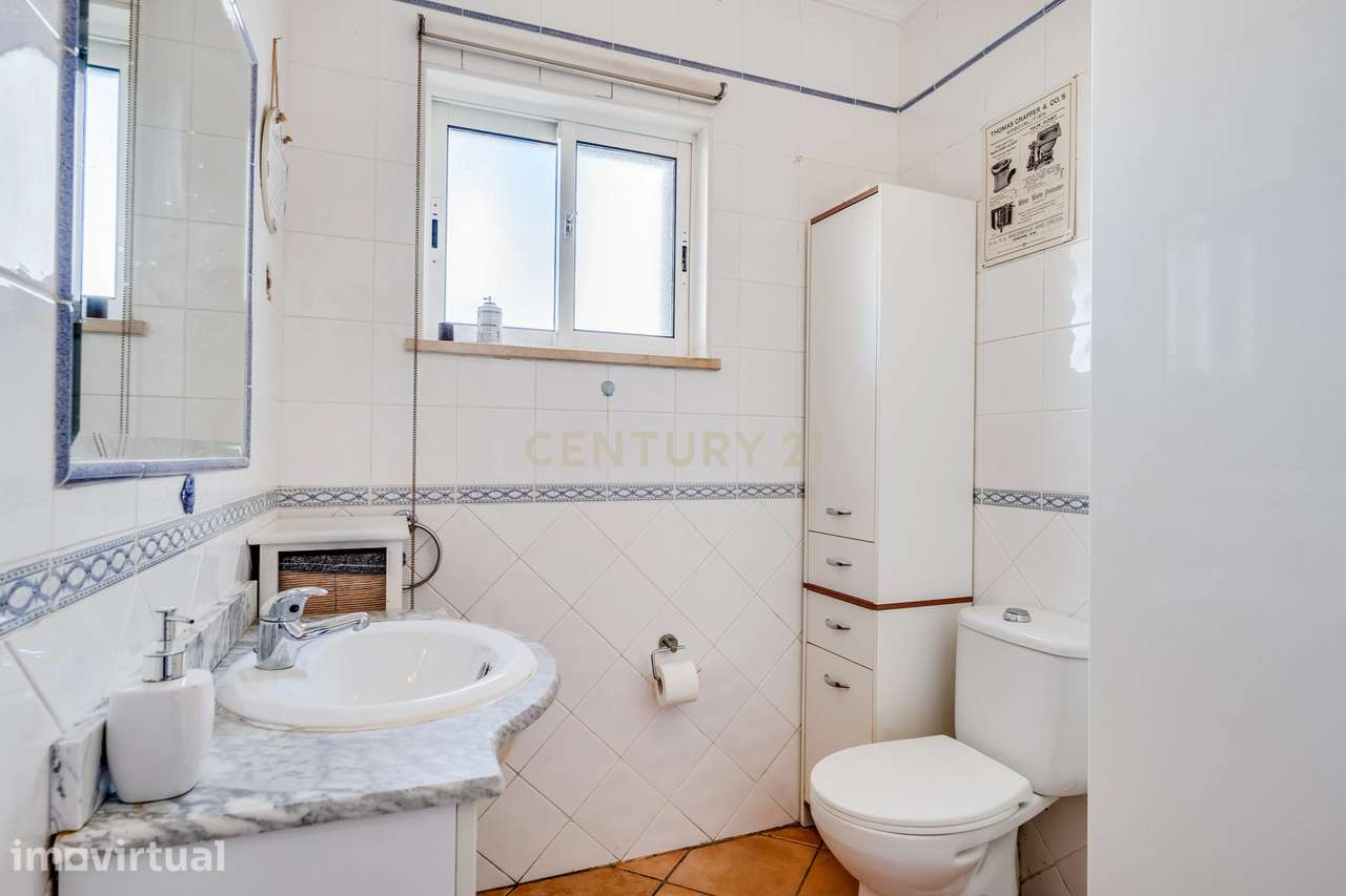 Moradia T2, com piscina, localizada na Galé e a 5 minutos de distancia - Grande imagem: 4/29