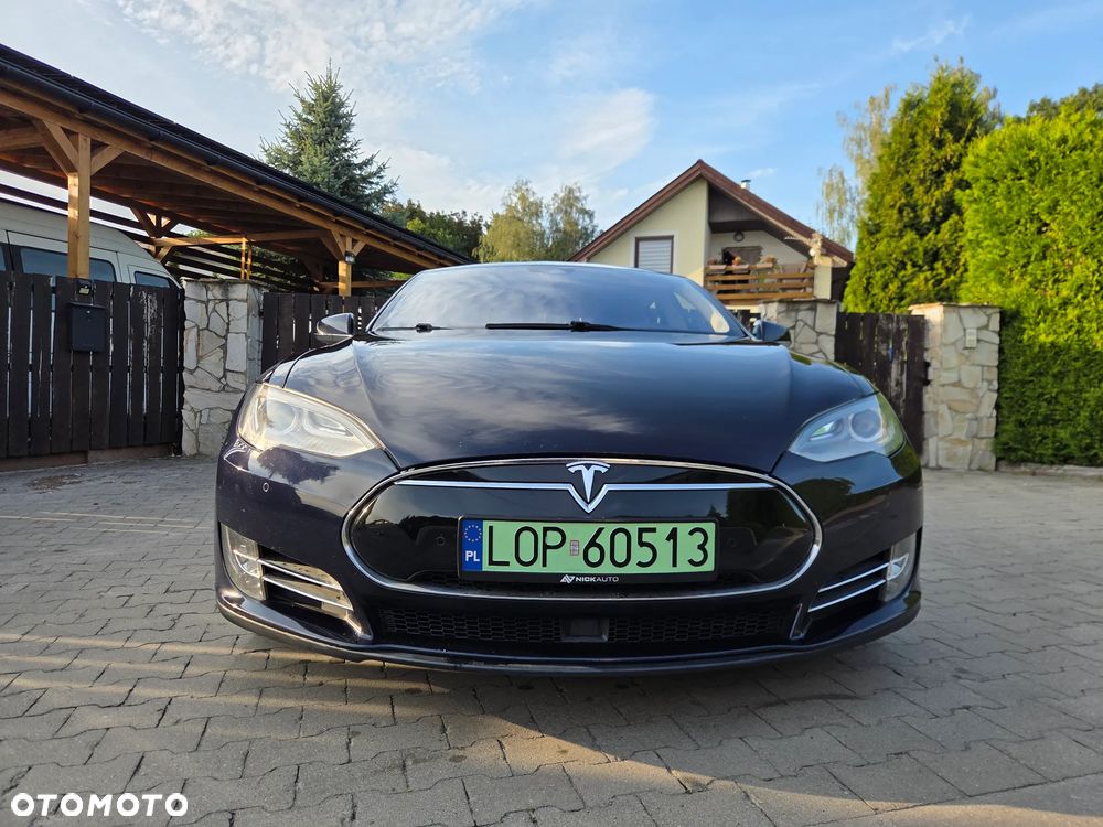 Tesla Model S 85 D - 22