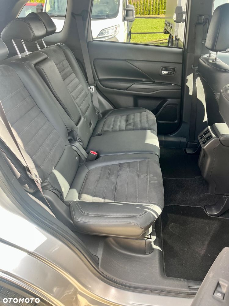 Mitsubishi Outlander - 24