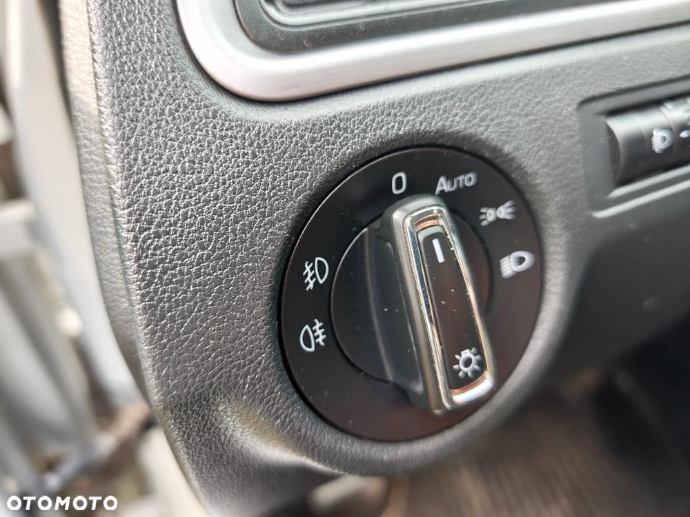 Skoda RAPID 1.6 TDI DPF Ambition - 8