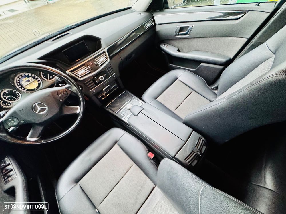 Mercedes-Benz E 220 CDi Classic BE 139g Auto. - 13