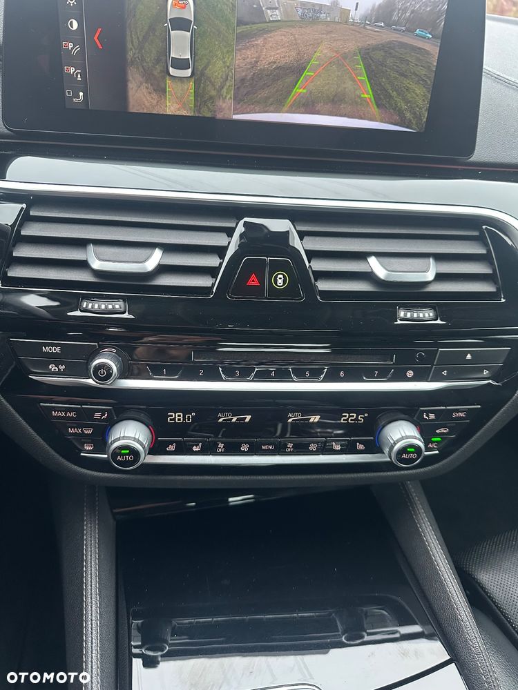 BMW Seria 5 530i xDrive Luxury Line - 24