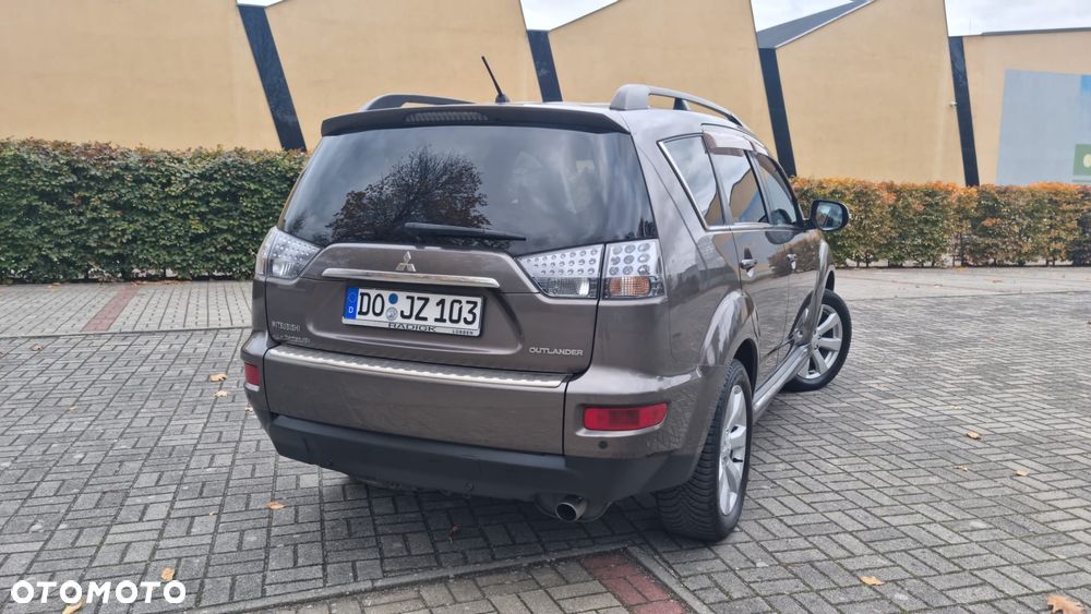 Mitsubishi Outlander 2011 photo 2