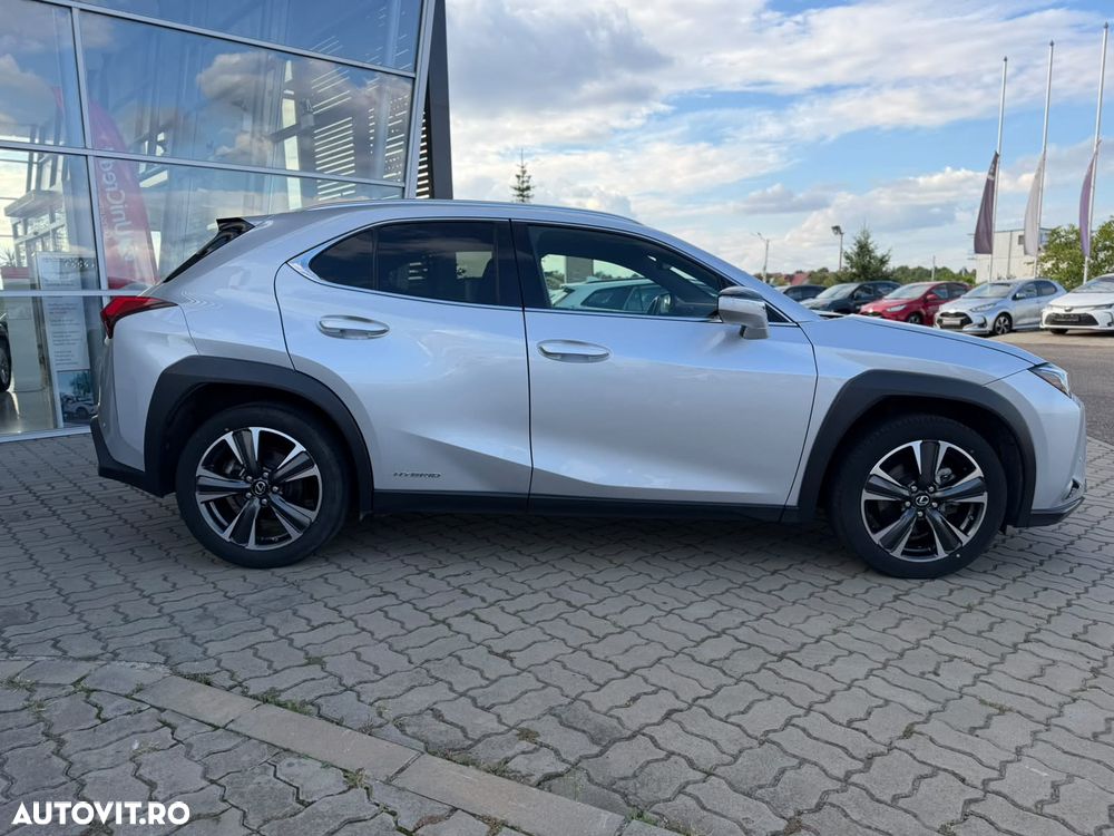Lexus UX 250h (E-FOUR) Business Edition - 3