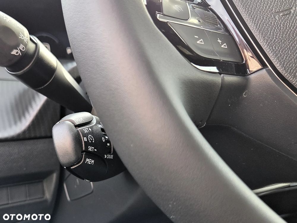 Peugeot 2008 PureTech mHEV Allure e-DCS6 - 23