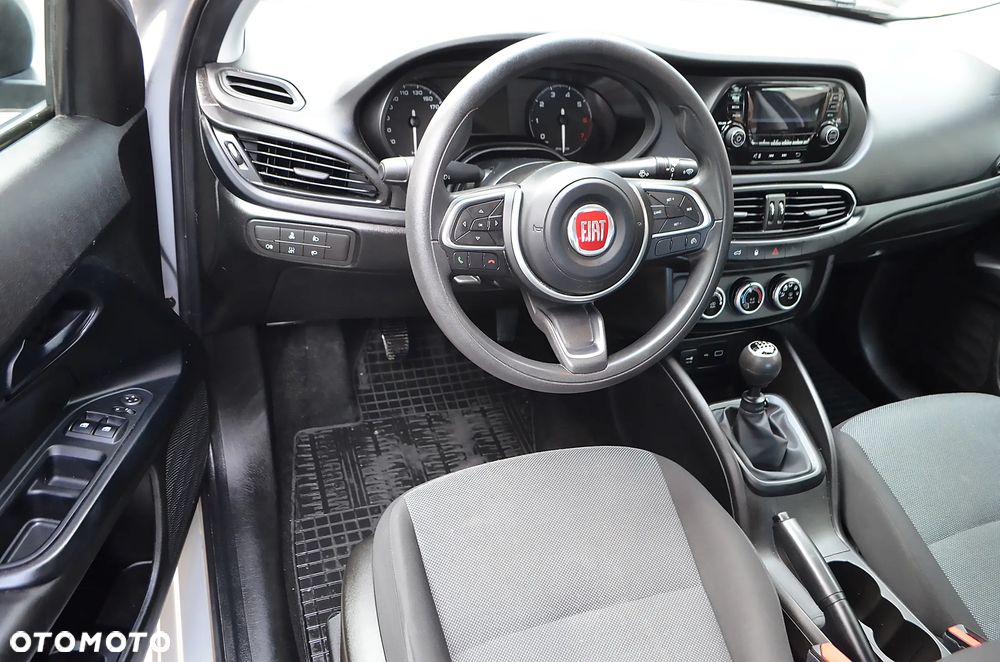 Fiat Tipo 1.4 16v Easy EU6d - 11