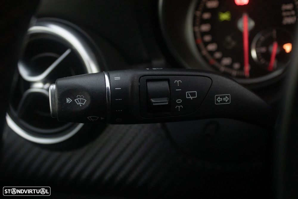 Mercedes-Benz A 180 d AMG Line - 16