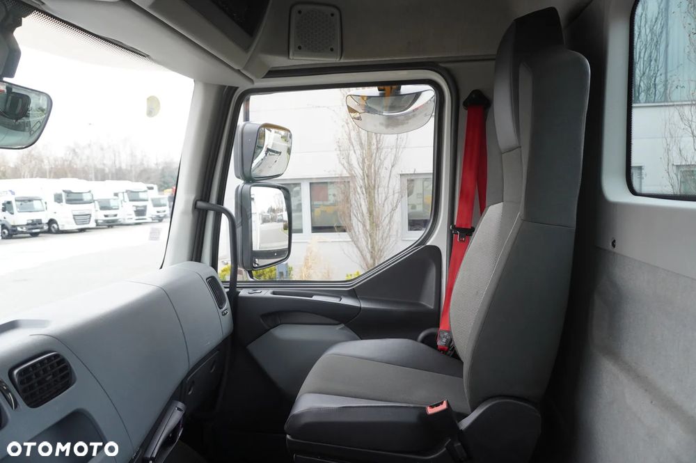 Renault C280 DTI 8 / HDS Fassi 5,6 t / Zasięg 8 m / Platforma 15 EPAL - 25